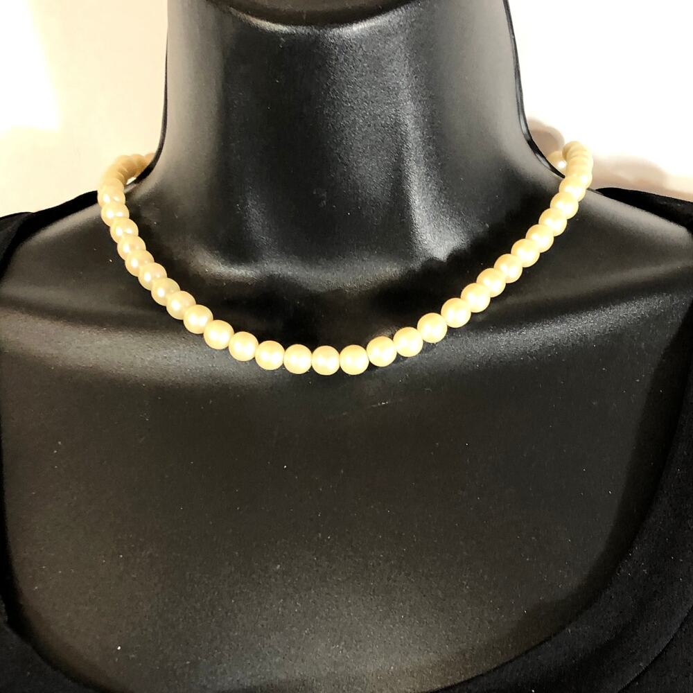 Faux Pearl Necklace 18" Creamy White Versatile Regency Barrel Clasp Retro Vtg